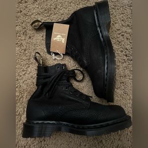 Dr. Martens Made in England 1460 Titan leather